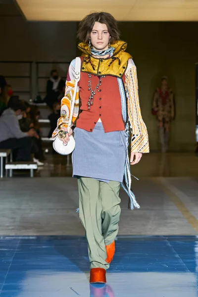 Look 4